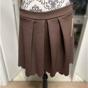Cute brown skirt with tulip hem